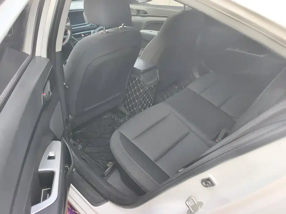 Hyundai Elantra — миниатюра 11