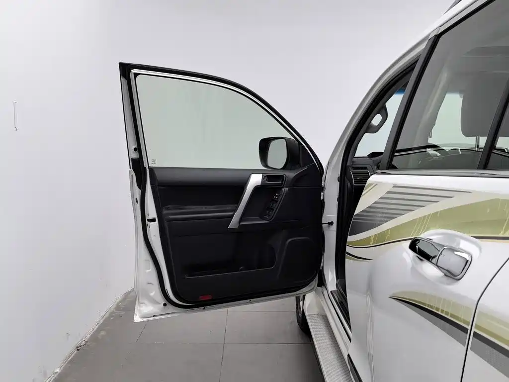 Toyota Prado — миниатюра 8