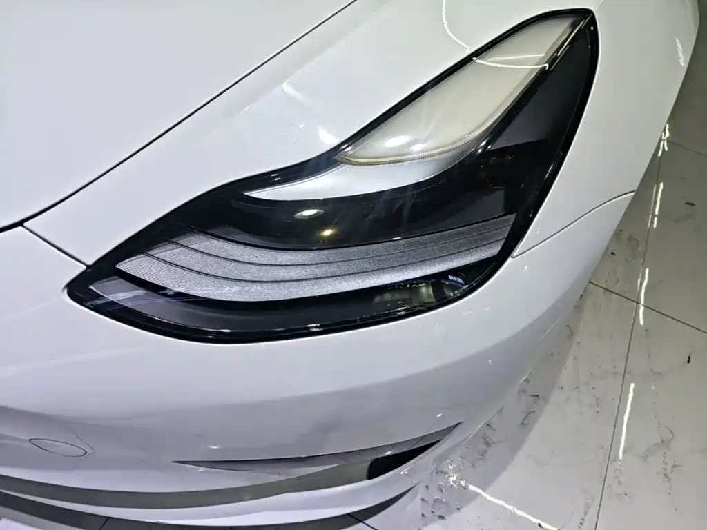 Tesla Model 3 — миниатюра 24
