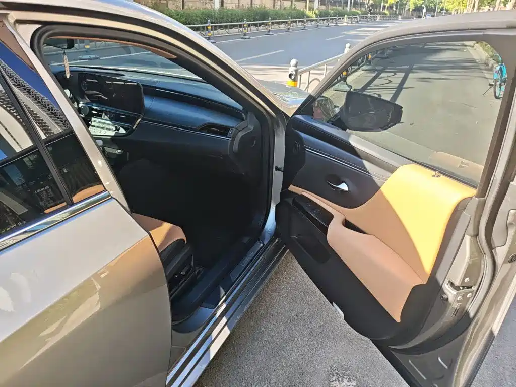 Lexus ES — миниатюра 19