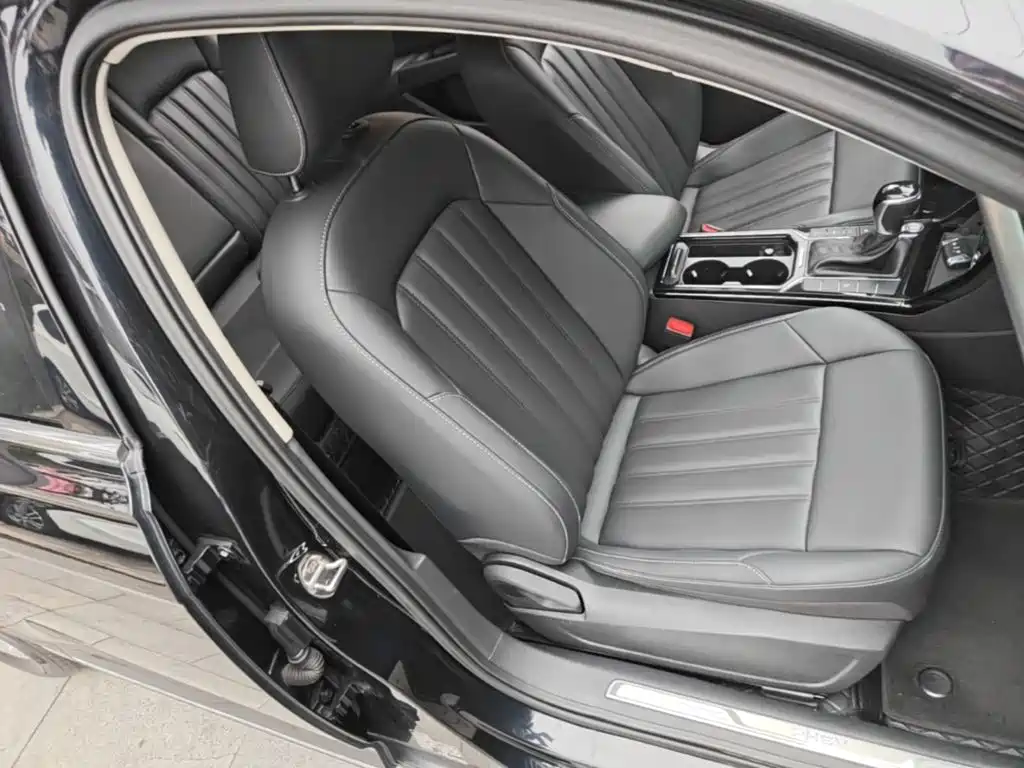 Volkswagen Passat PHEV — миниатюра 25