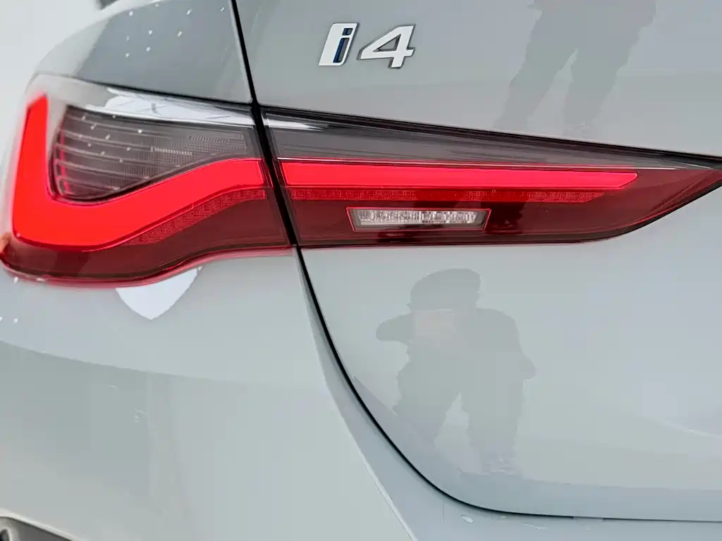 BMW i4 — миниатюра 14