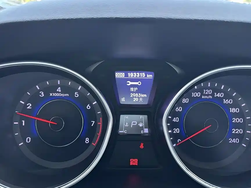 Hyundai Elantra Langdong — миниатюра 12