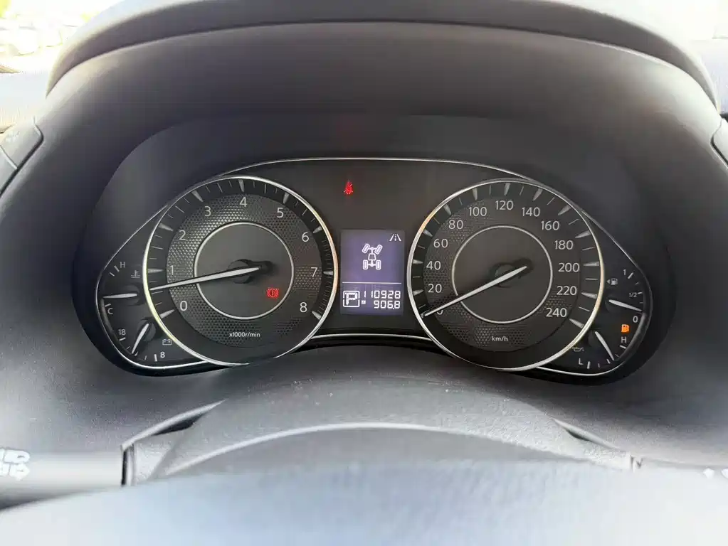 Nissan Patrol — миниатюра 10
