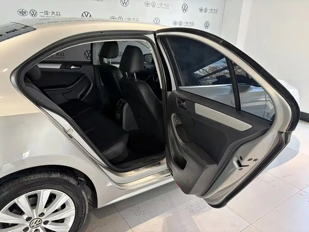 Volkswagen Sagitar — миниатюра 9