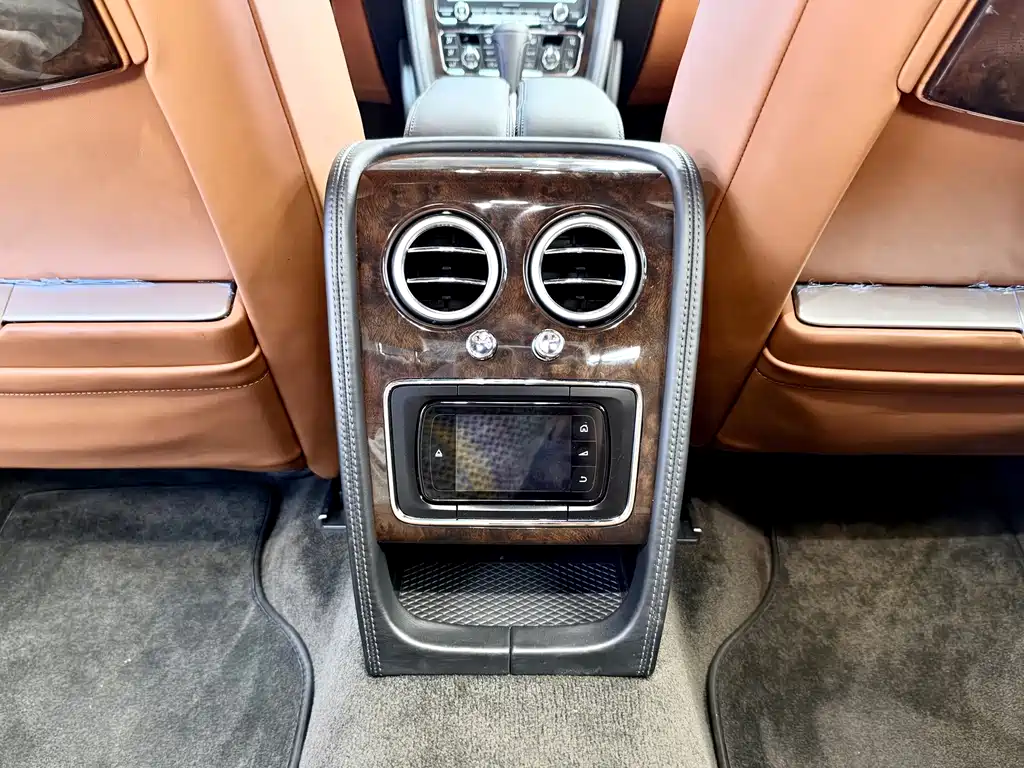 Bentley Flying Spur — миниатюра 22