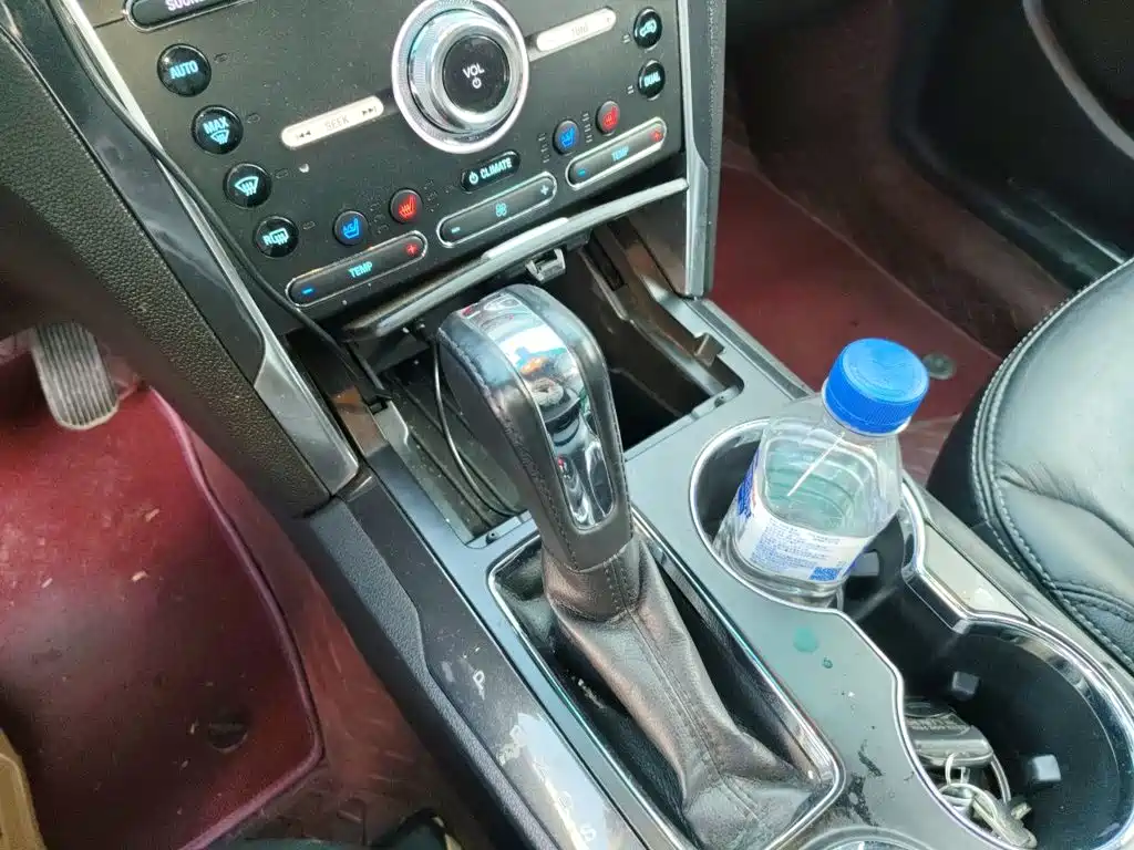 Ford Explorer (Import) — миниатюра 7