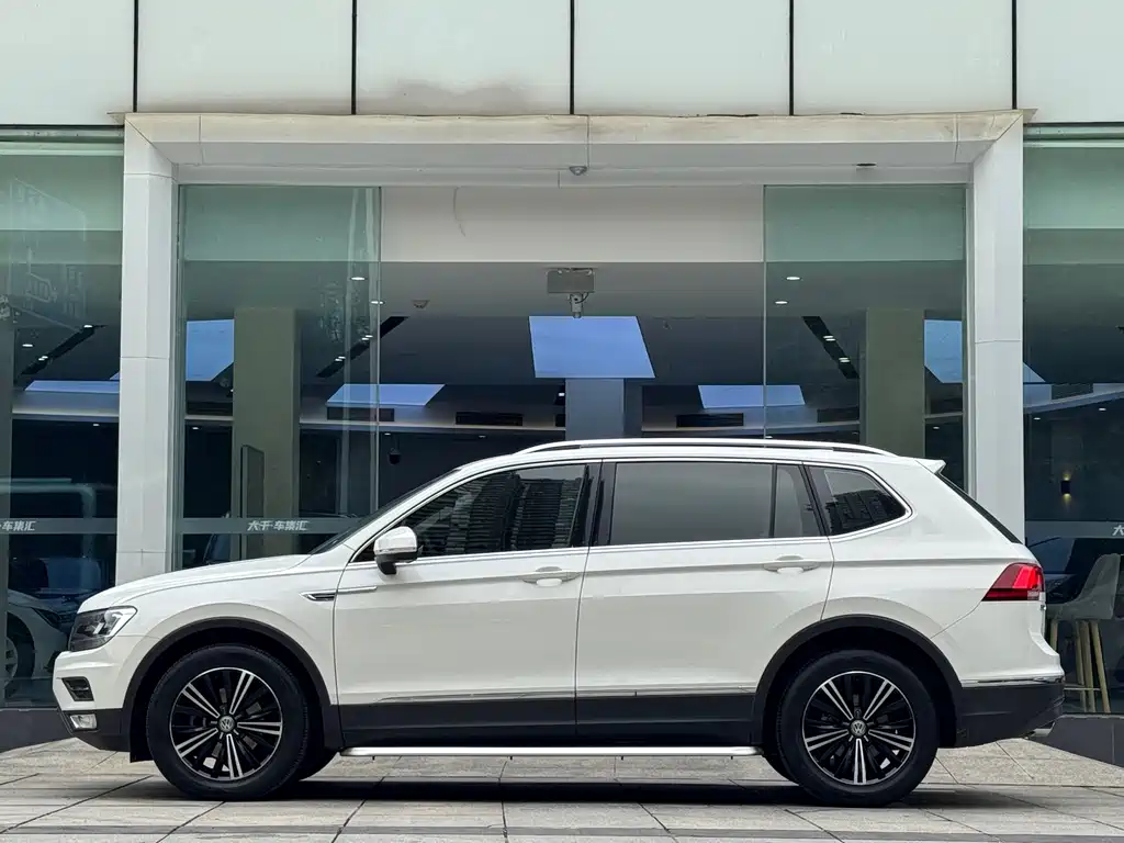 Volkswagen Tiguan L — миниатюра 2