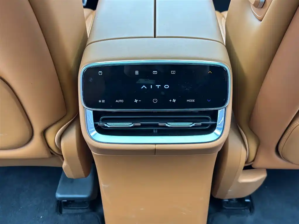 AITO ASK THE WORLD M8