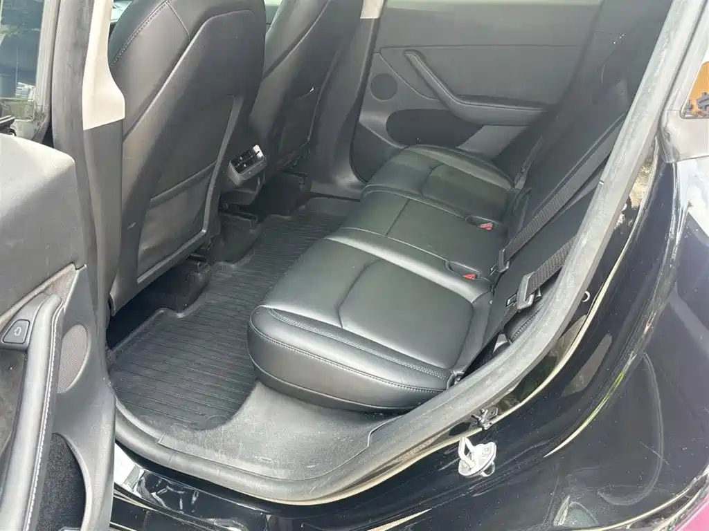 Tesla Model Y — миниатюра 5