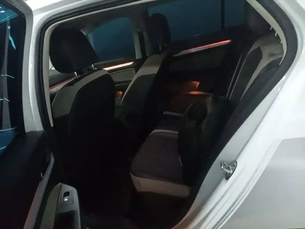 Volkswagen Golf — миниатюра 17