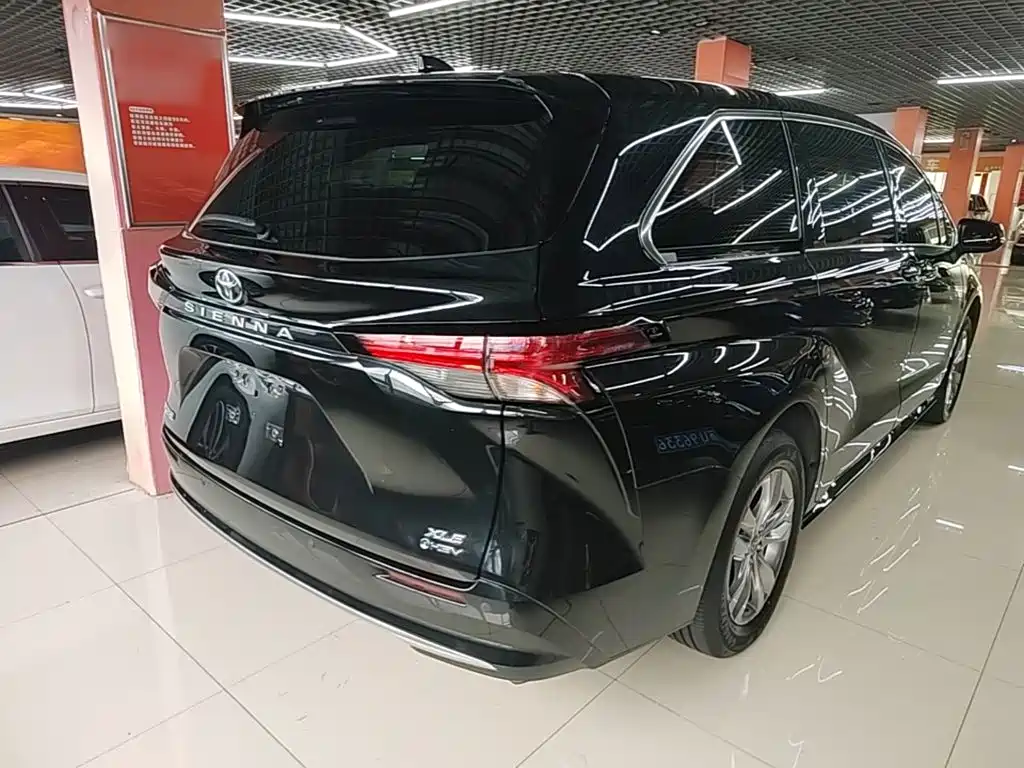 Toyota Sienna — миниатюра 7