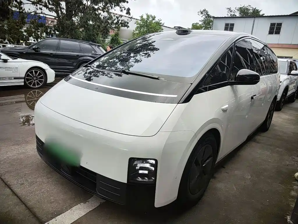Li Auto Li MEGA — миниатюра 2