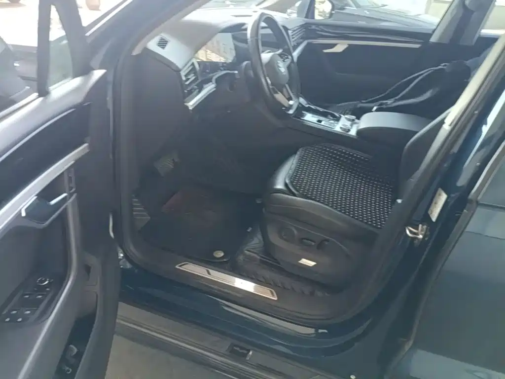 Volkswagen Touareg — миниатюра 16