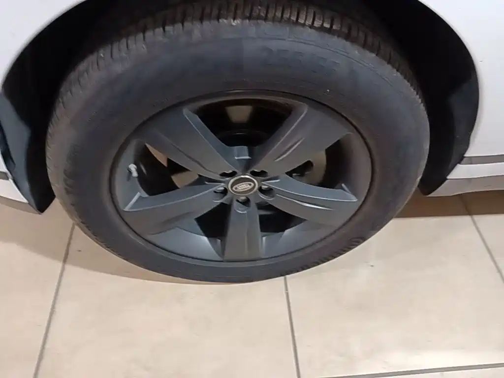 Land Rover Velar — миниатюра 23
