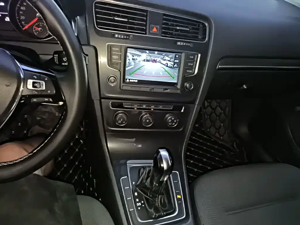 Volkswagen Golf — миниатюра 13