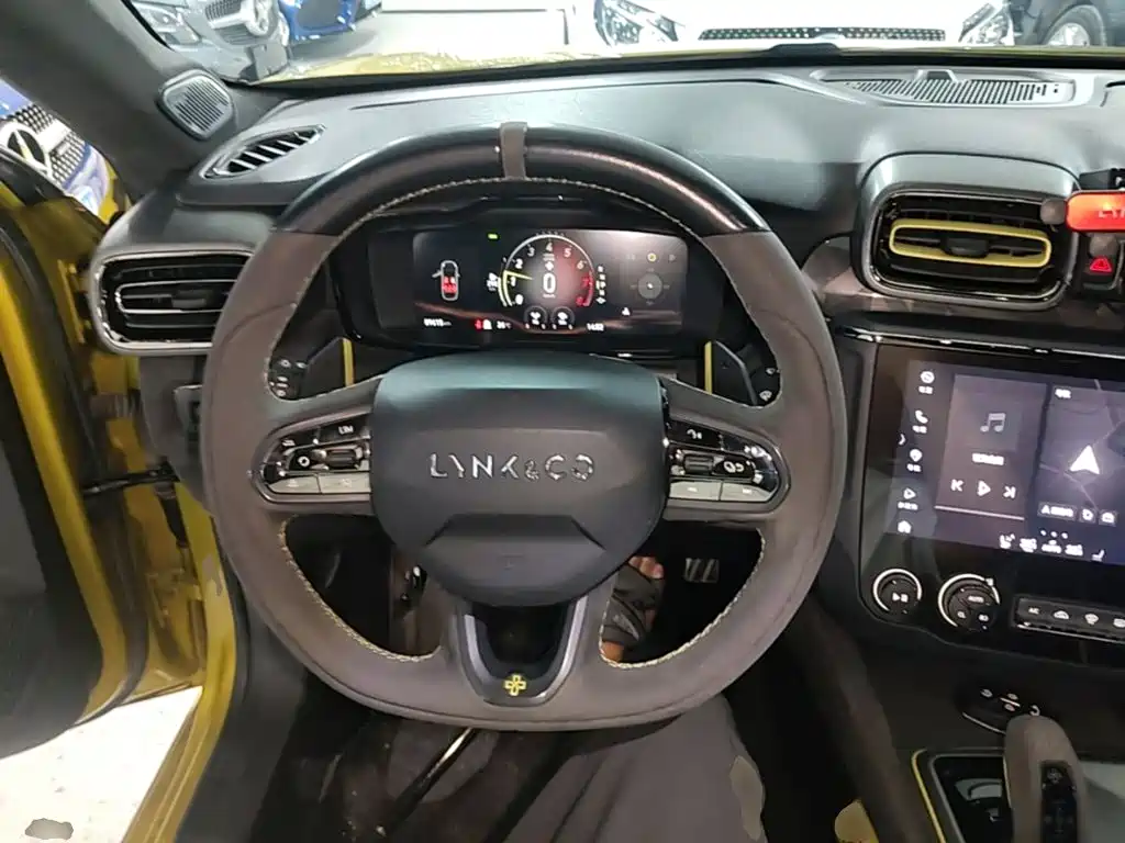 Lynk & Co 03 — миниатюра 11