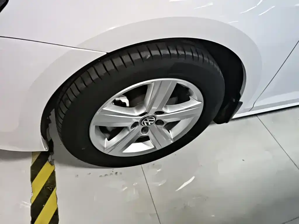 Volkswagen Golf — миниатюра 23