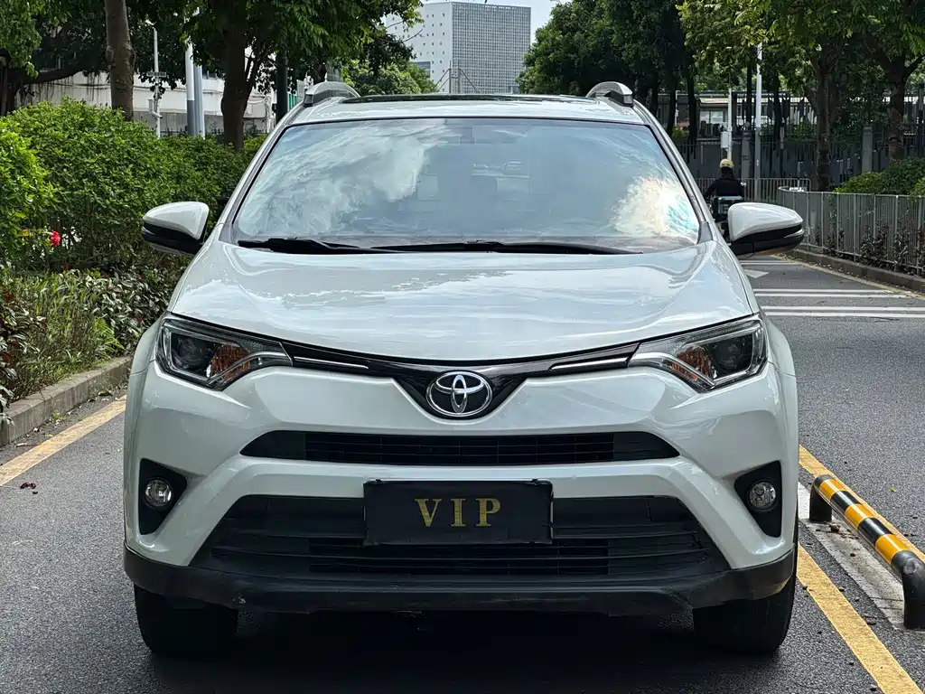 Toyota RAV4 — миниатюра 2