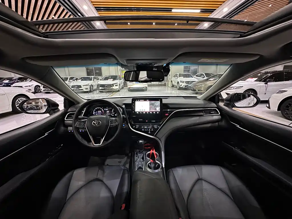 Toyota Camry — миниатюра 6