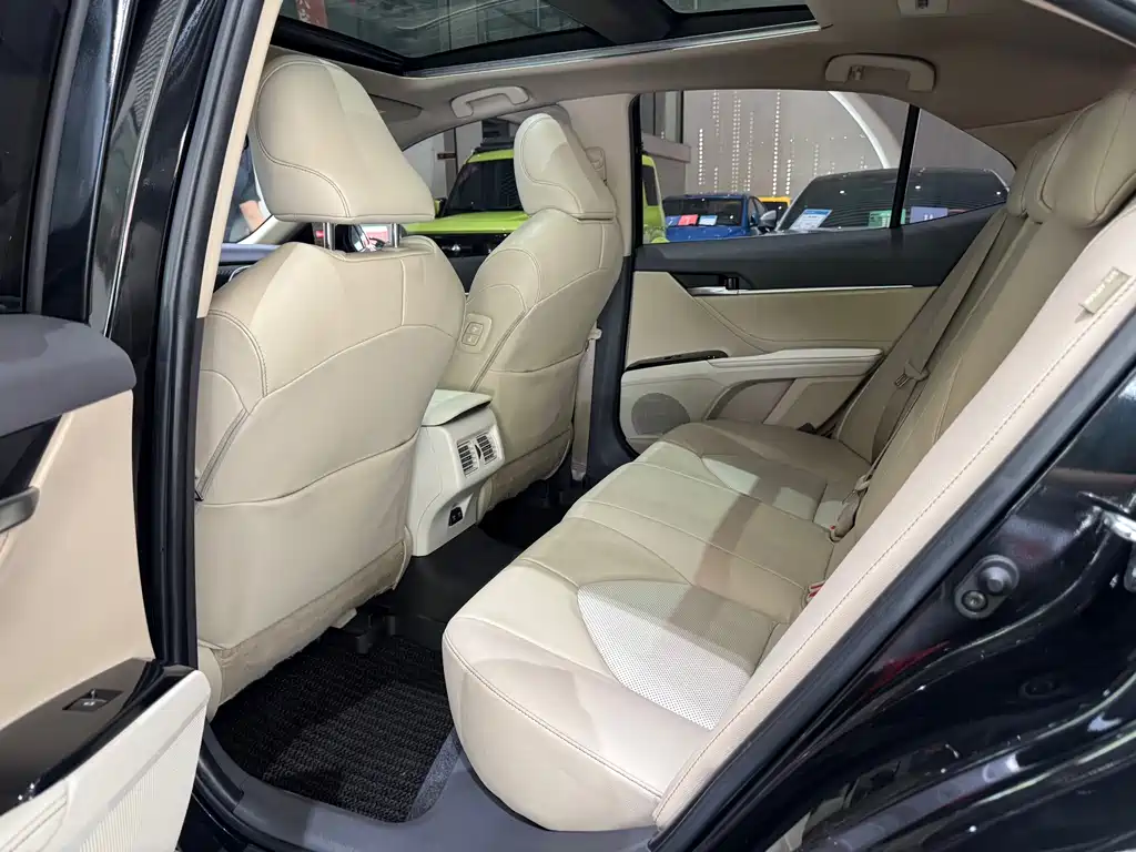 Toyota Camry — миниатюра 5