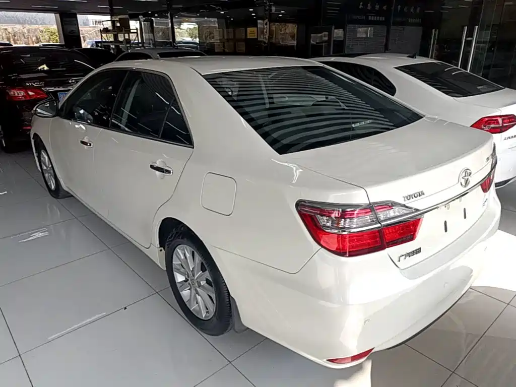 Toyota Camry — миниатюра 5