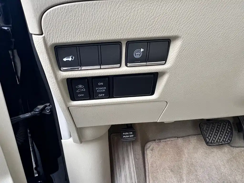Nissan Patrol — миниатюра 13