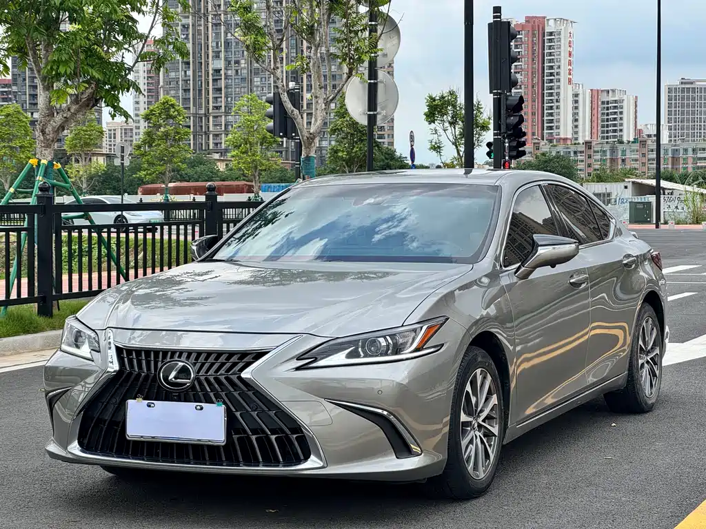 Lexus ES 2022