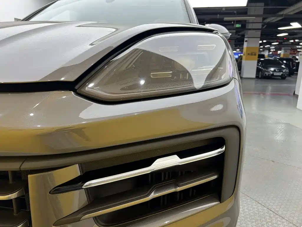 Porsche Cayenne — миниатюра 8