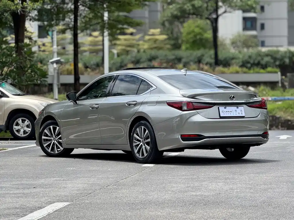 Lexus ES — миниатюра 4