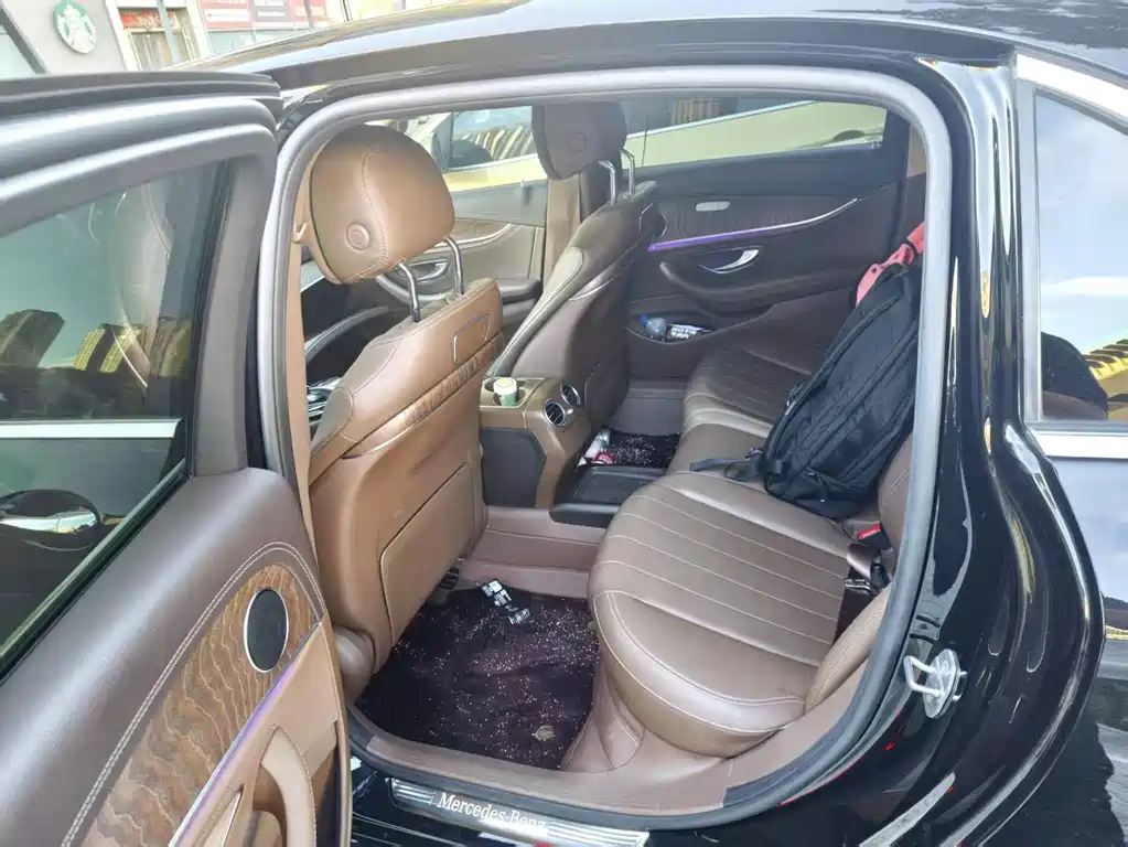 Mercedes-Benz E-Class — миниатюра 5
