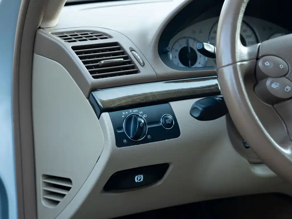 Mercedes-Benz E-Class — миниатюра 21
