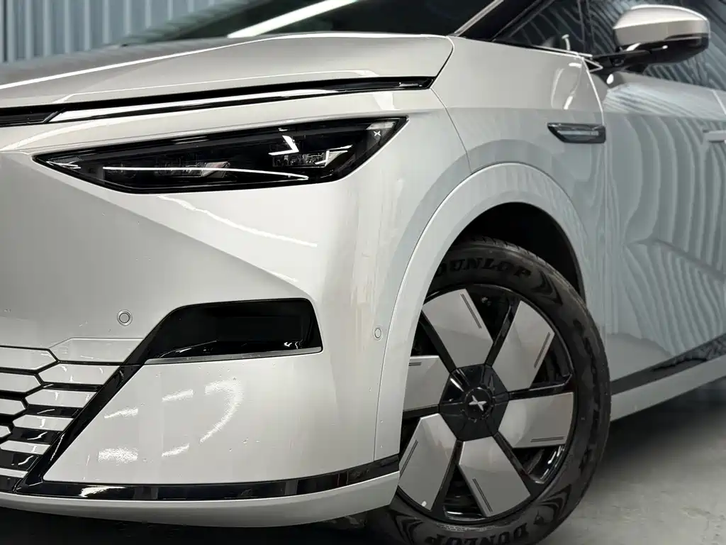 XPeng X9 — миниатюра 4