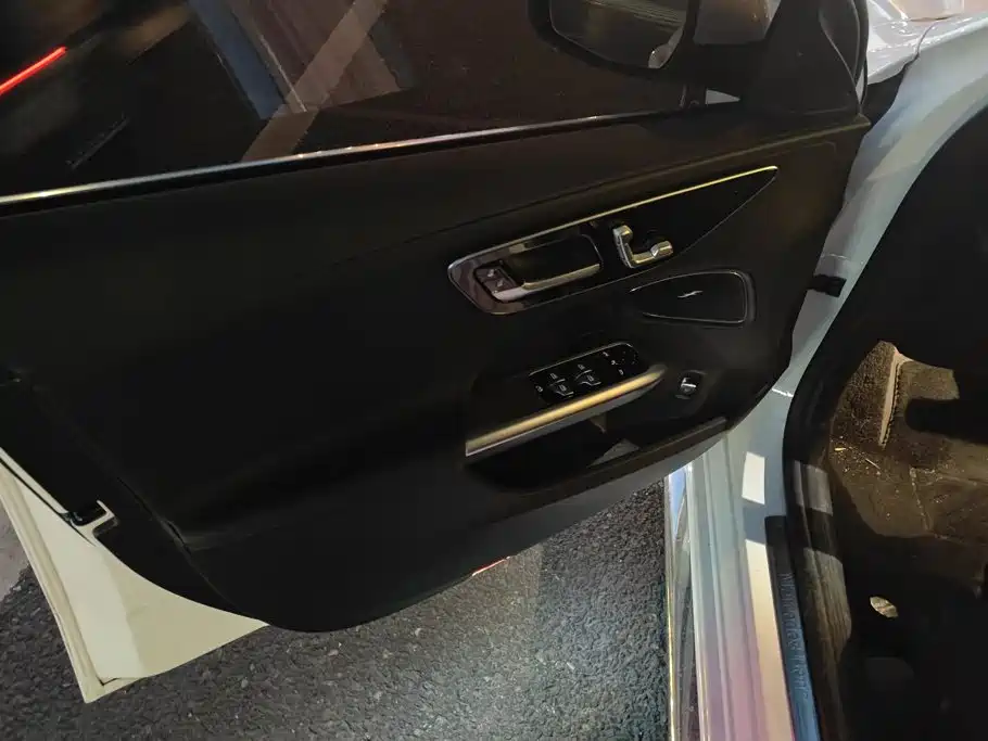 Mercedes-Benz C-Class — миниатюра 7