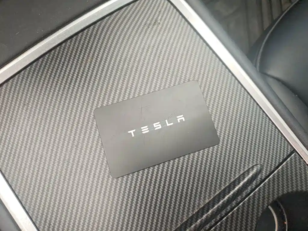 Tesla Model Y — миниатюра 9