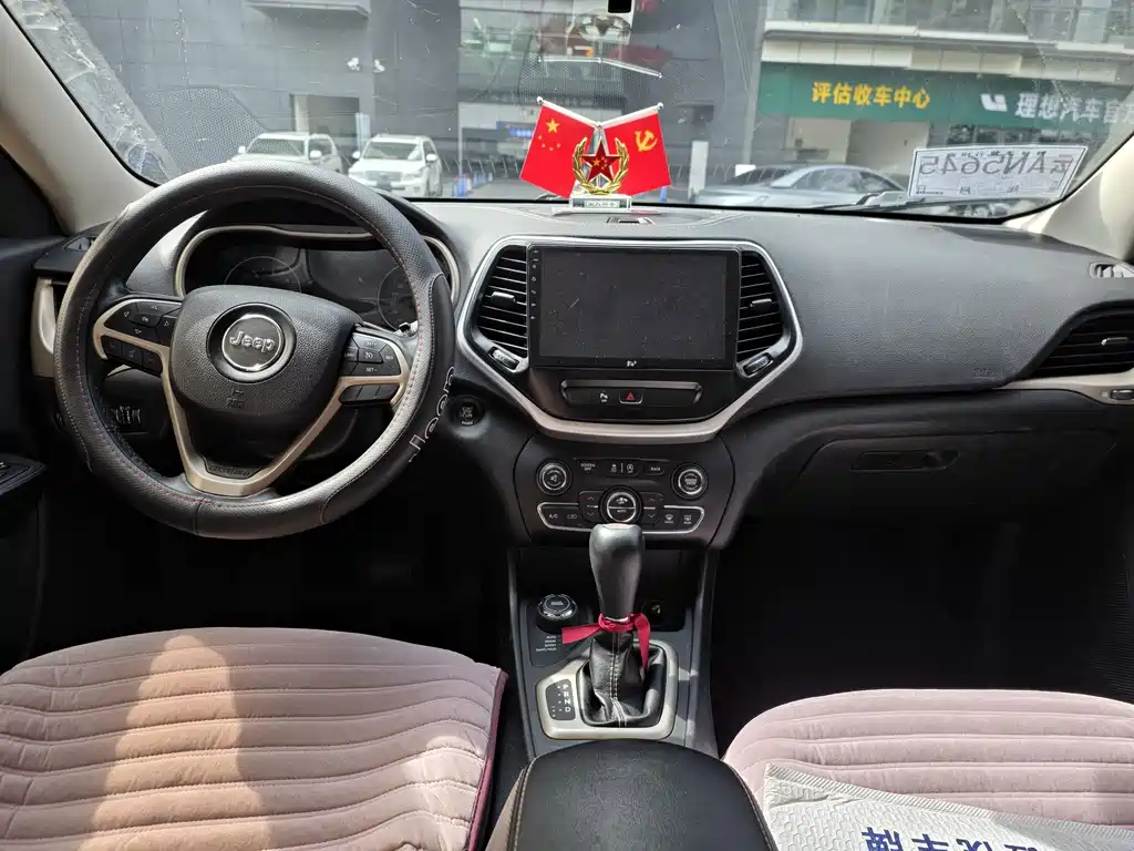 Jeep Cherokee — миниатюра 9