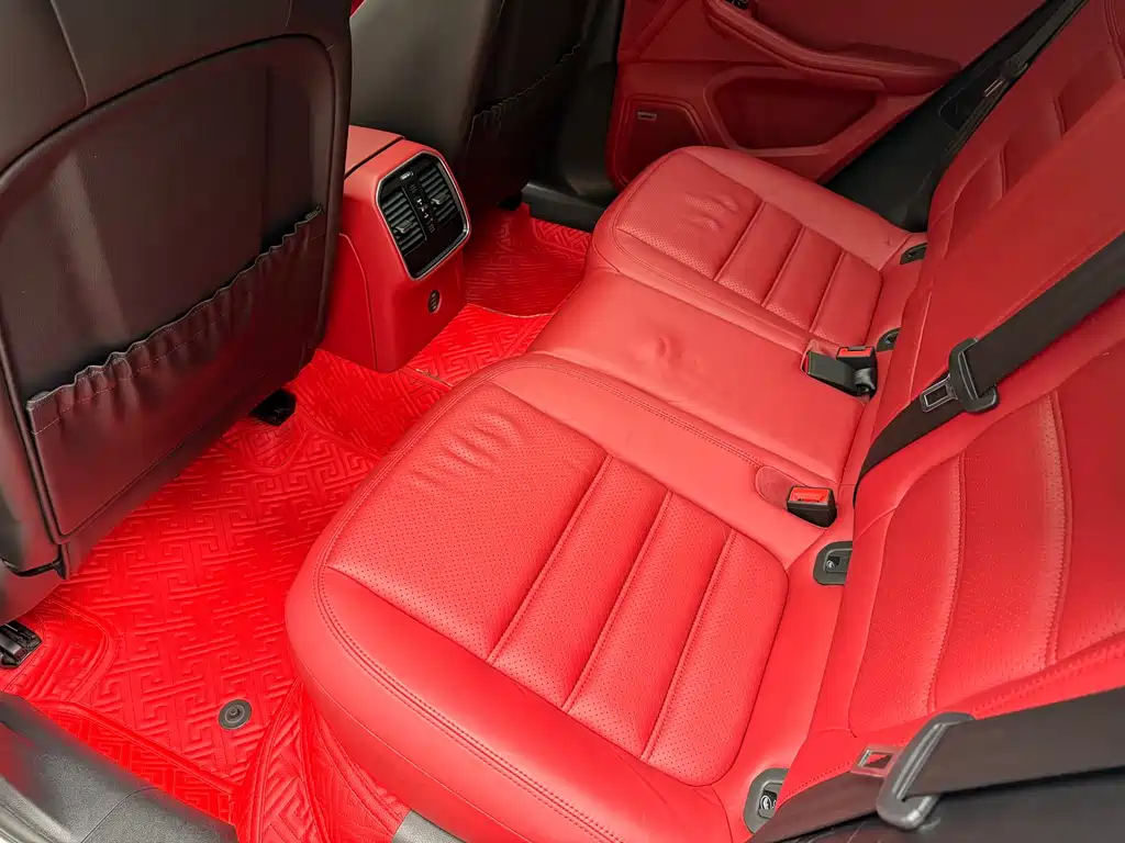 Porsche Macan — миниатюра 7