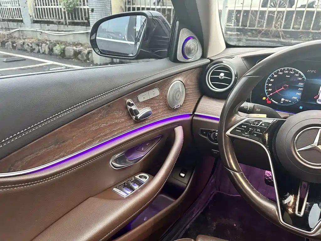 Mercedes-Benz E-Class — миниатюра 11