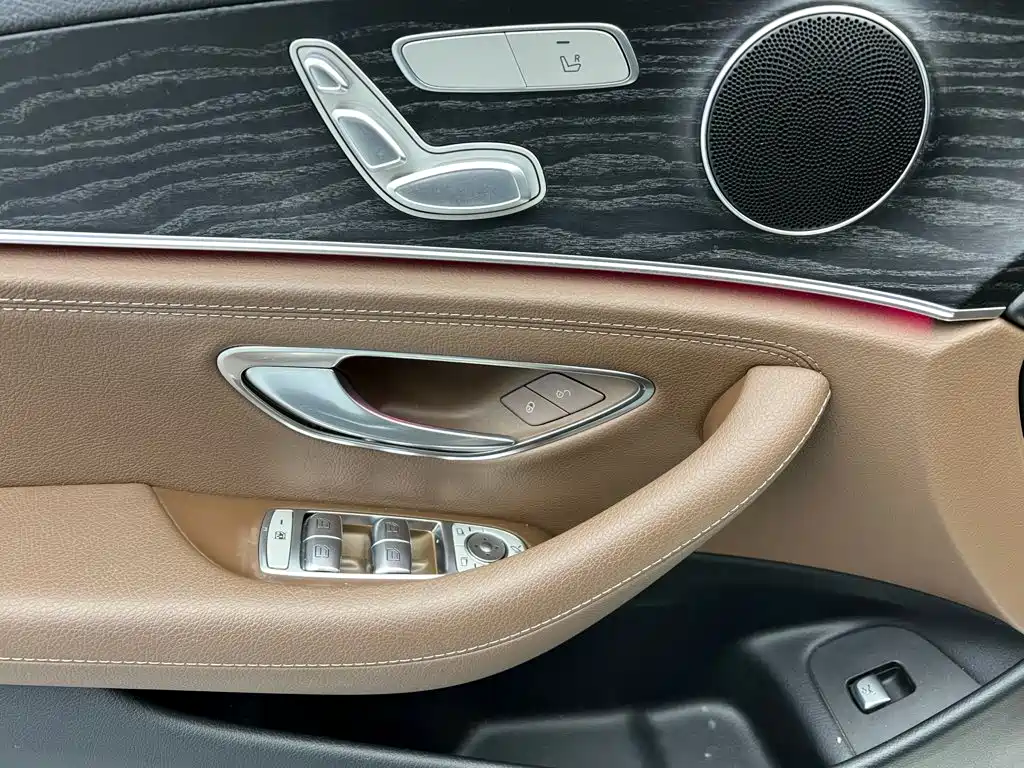 Mercedes-Benz E-Class — миниатюра 17