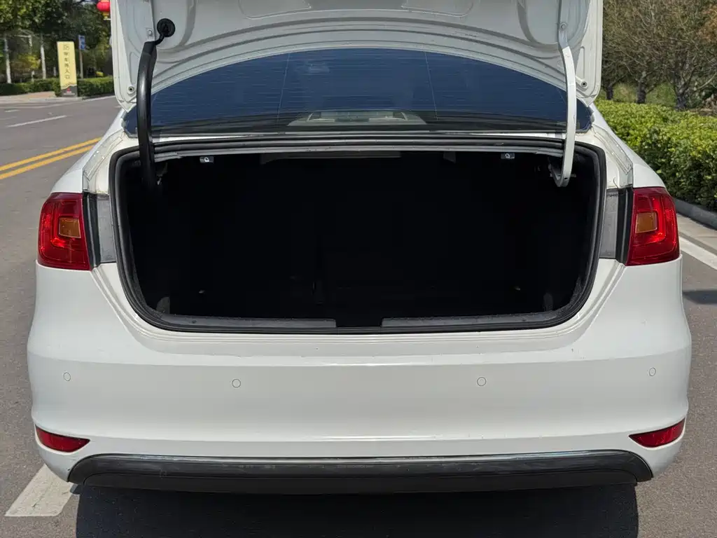 Volkswagen Sagitar — миниатюра 12