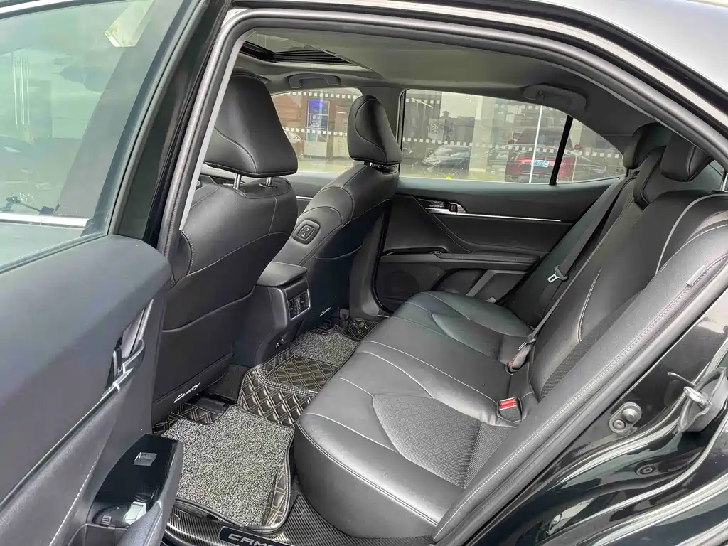 Toyota Camry — миниатюра 5