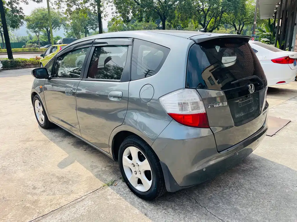 Honda Fit — миниатюра 9