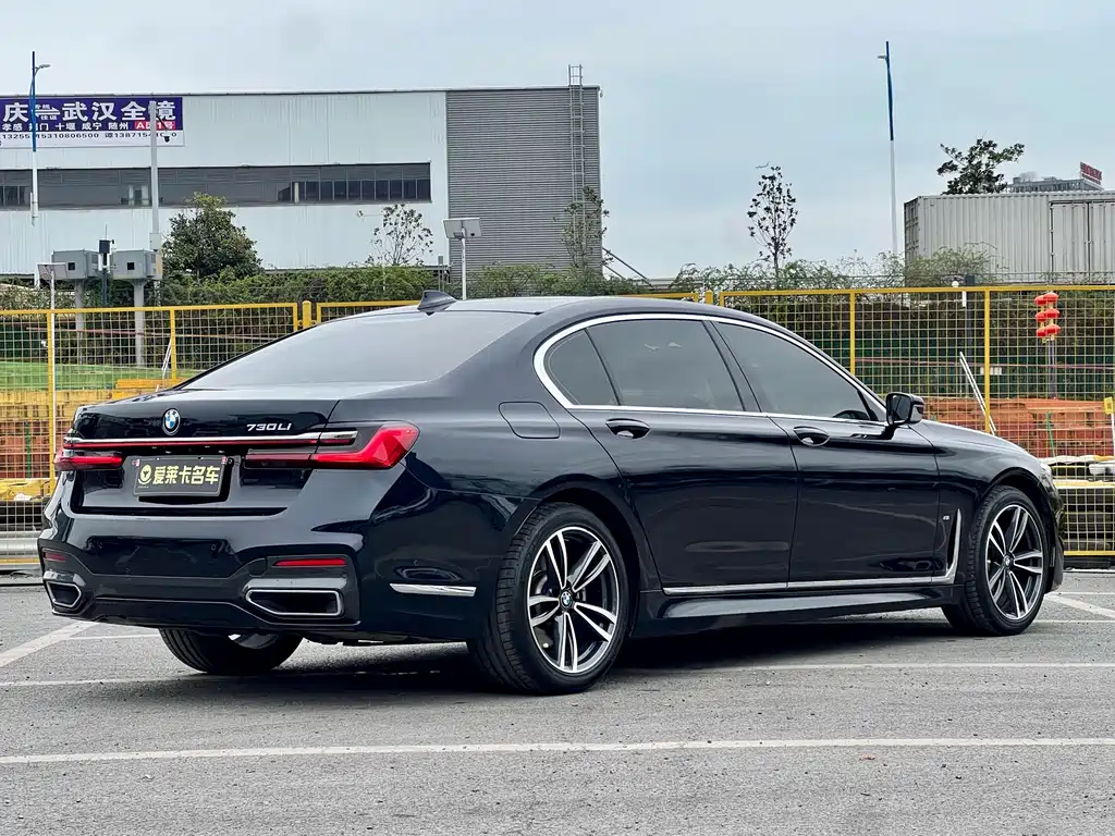BMW 7 Series — миниатюра 4
