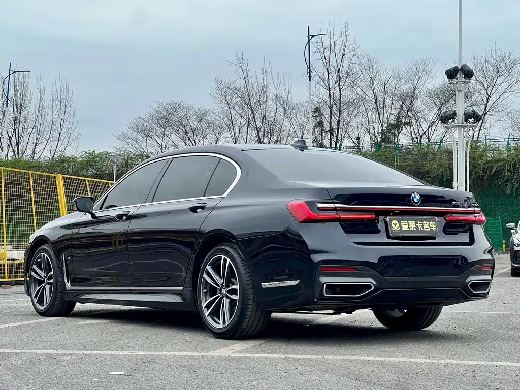 BMW 7 Series — миниатюра 6