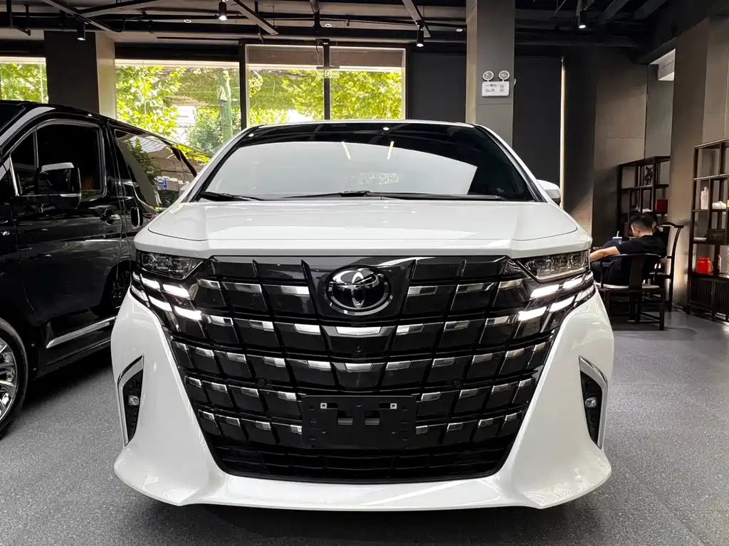 Toyota Alphard — миниатюра 2