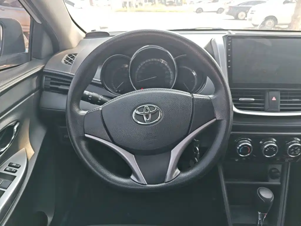 Toyota Yaris L — миниатюра 11