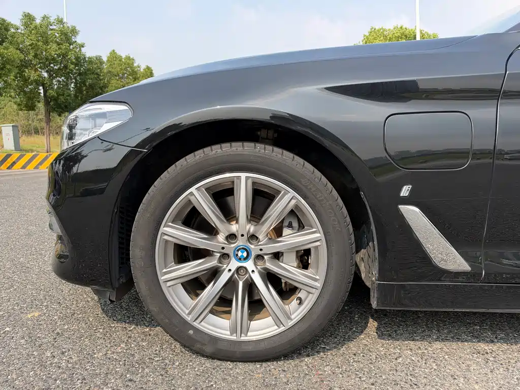 BMW 5 Series New Energy — миниатюра 8
