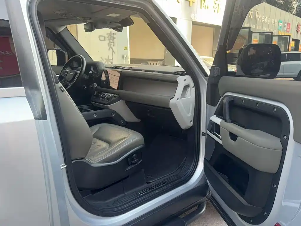 Land Rover Defender — миниатюра 4