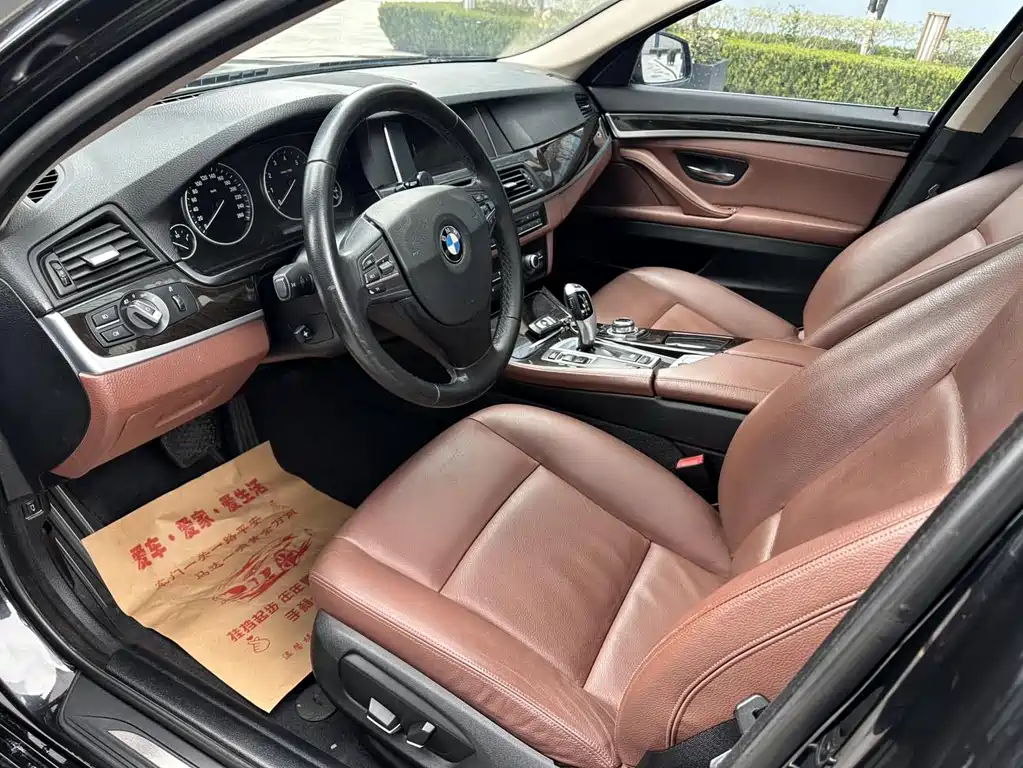 BMW 5 Series — миниатюра 7