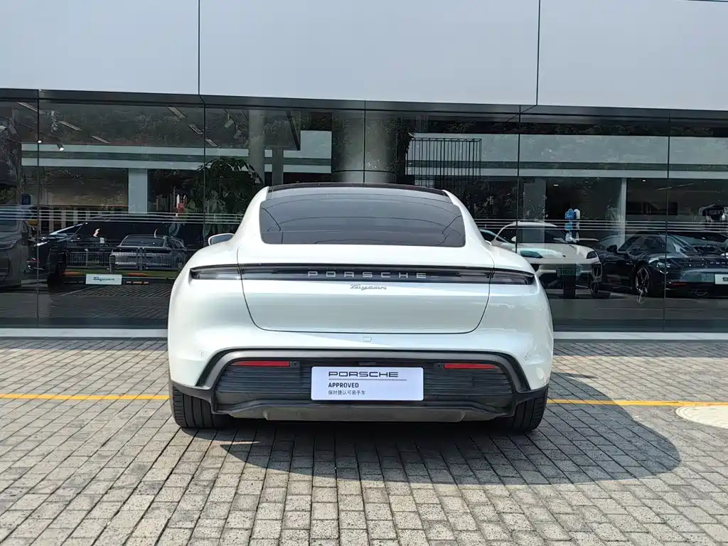 Porsche Taycan — миниатюра 10